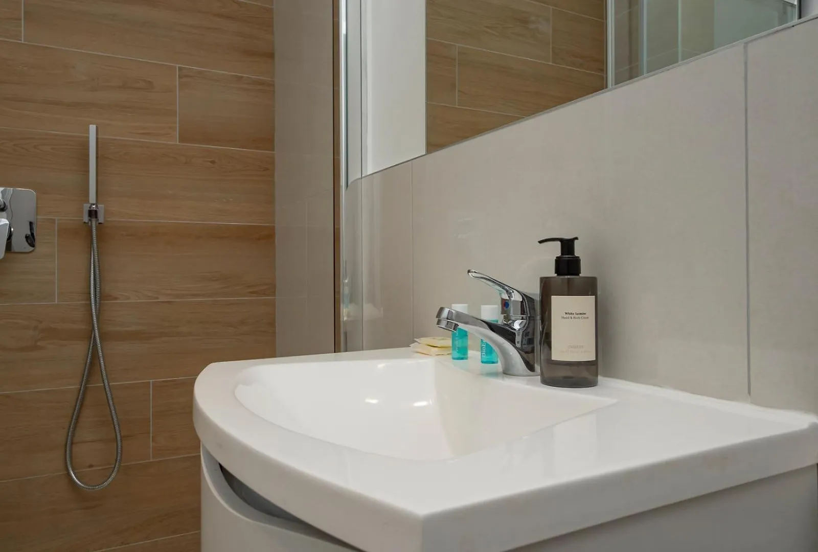 Luxury Apartment - Flumendosa 5 Milan 0*,